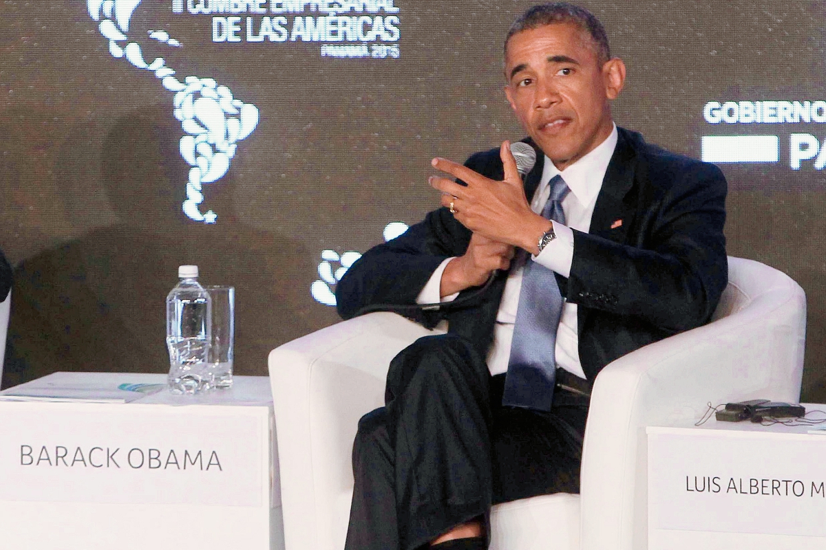 El presidente de Estados Unidos Barack Obama, durante el foro empresarial en el marco de la Cumbre de las Américas, en Panamá. (Foto Prensa Libre: Agencia EFE)