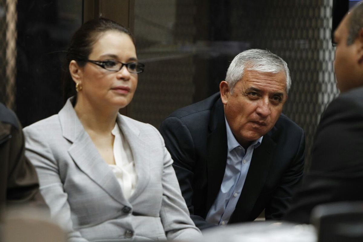 Roxana Baldetti y Otto Pérez, imputados por asociación ilícita, lavado de dinero y cohecho. (Foto Prensa Libre: Paulo Raquec)