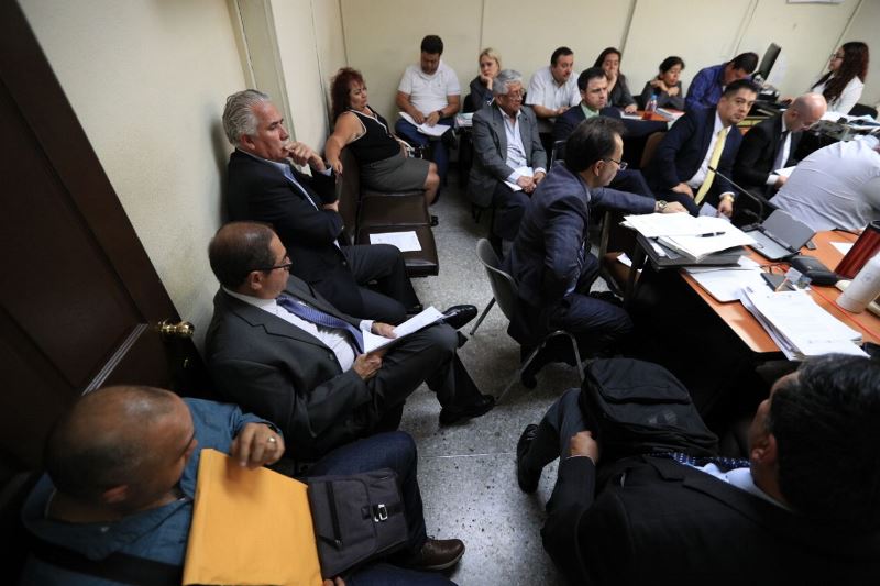 Sindicados en el caso Fraijanes 2 durante la audiencia de este jueves. (Foto Prensa Libre: Carlos Hernández).