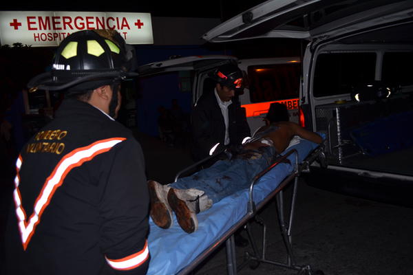 Pasajeros son atacados por supuesto asaltante en Lo de Carranza.
