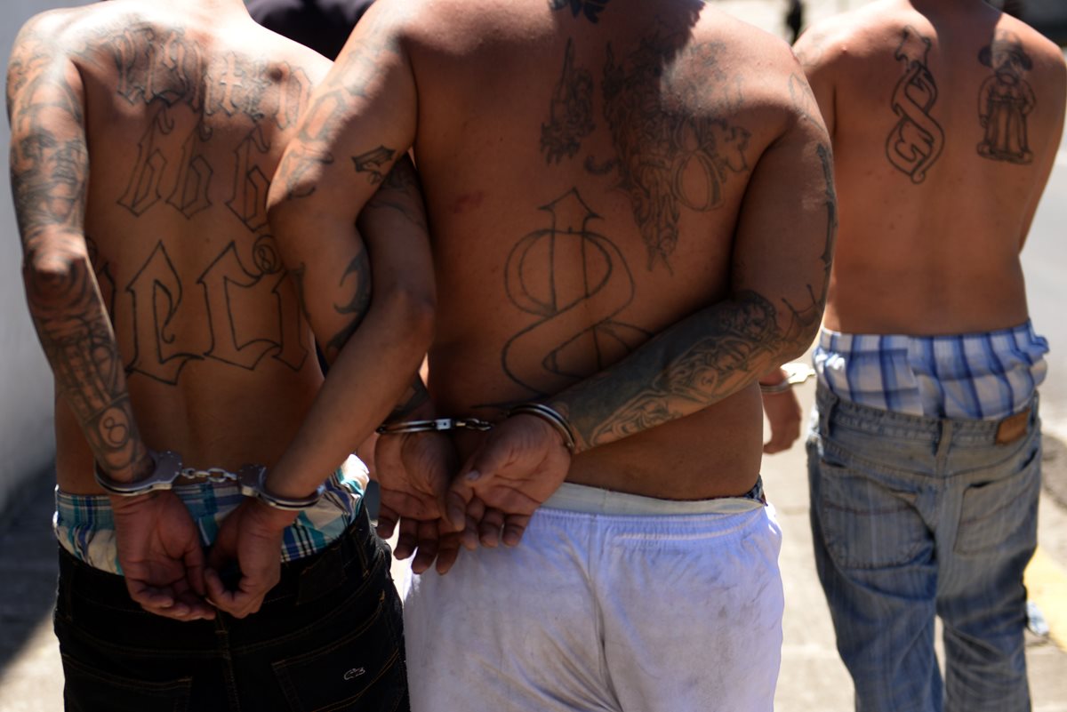 Las violentas pandillas operan en Centroamérica. (Foto Prensa Libre: AFP)
