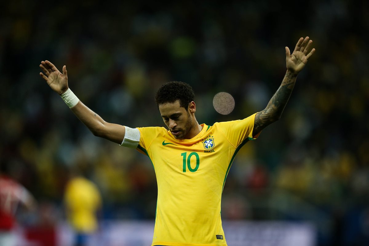 Neymar volvió a ser pieza fundamental con la selección de Brasil. (Foto Prensa Libre: AP)