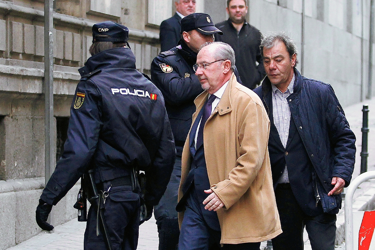 El expresidente del FMI, Rodrigo Rato fue dejado en libertad. (Foto Prensa Libre: AP).