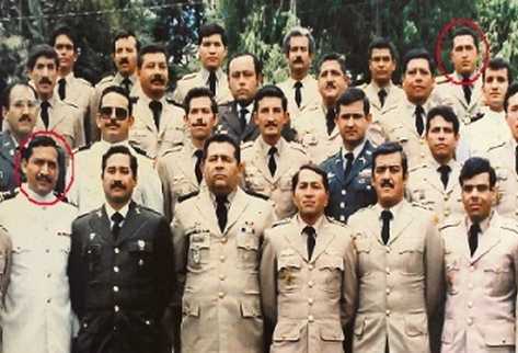 El joven Hugo Chávez Frías aparece en el extremo derecho de la última  fila, en la fotografía tomada el último día del curso Asuntos Civiles  Internacionales, que recibió en Guatemala en  1988. Al frente, el  instructor Jorge Echeverría.