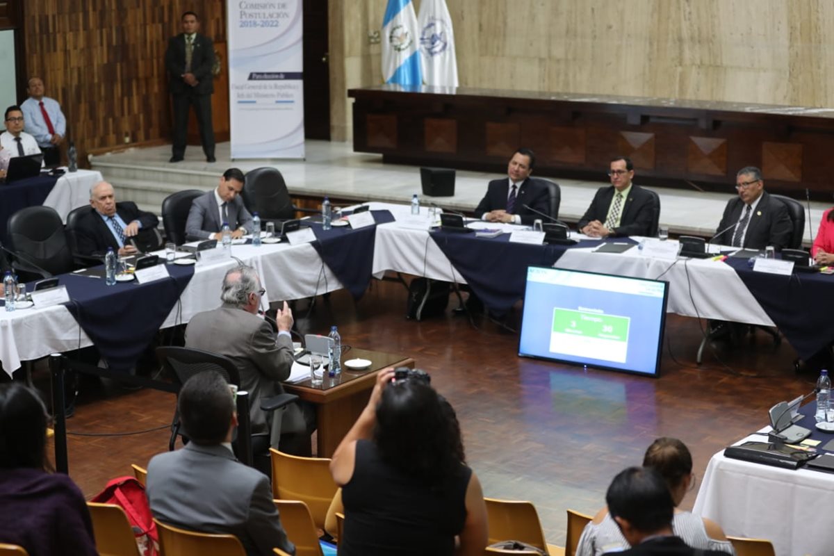 Comisión de Postulación entrevistó al último grupo de candidatos a fiscal general. (Foto Prensa Libre: Érick Ávila)