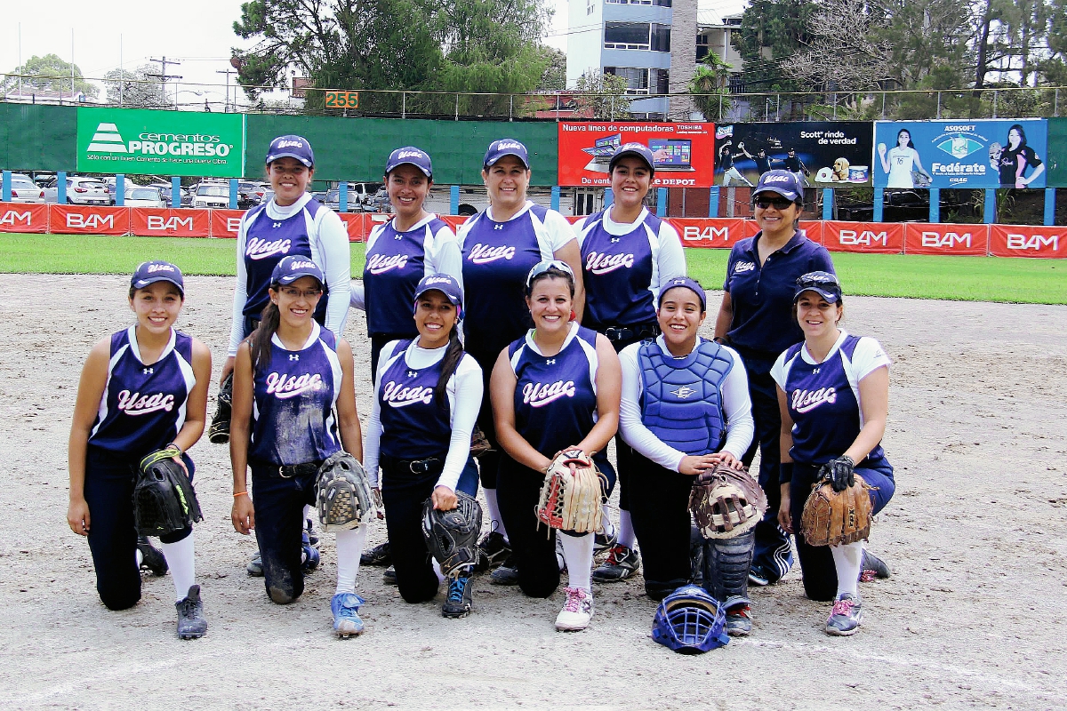 La novena universitaria se clasificó a las fases finales del Torneo Femenino. (Foto Prensa Libre: Cortesía Asosoft)