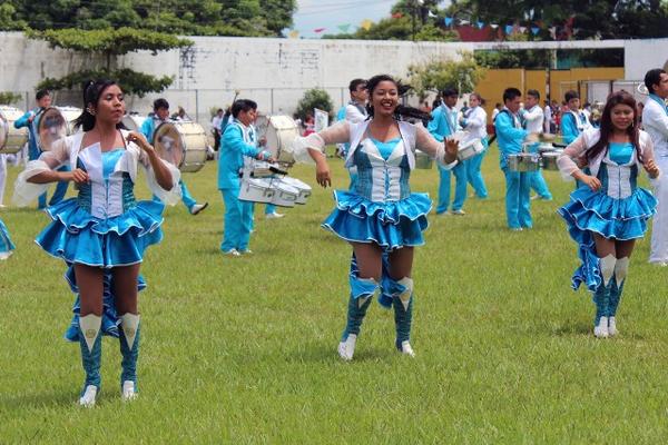 <p style="text-align: justify;" _mce_style="text-align: justify;">Un grupo de jóvenes participa en el Primer Festival de Bandas Latinas,  en Pajapita, San Marcos. (Foto Prensa Libre: Alexánder Coyoy)</p>