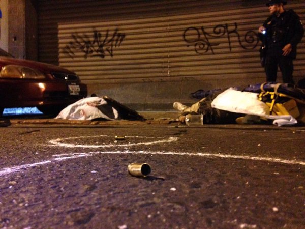 Durante la madrugada se produjo una balacera en la zona 1. (Foto Prensa Libre: Bomberos Municipales)