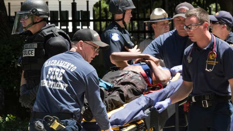 Al menos 10 personas heridas dejaron los enfrentamientos en California. (Foto Prensa Libre: AP).