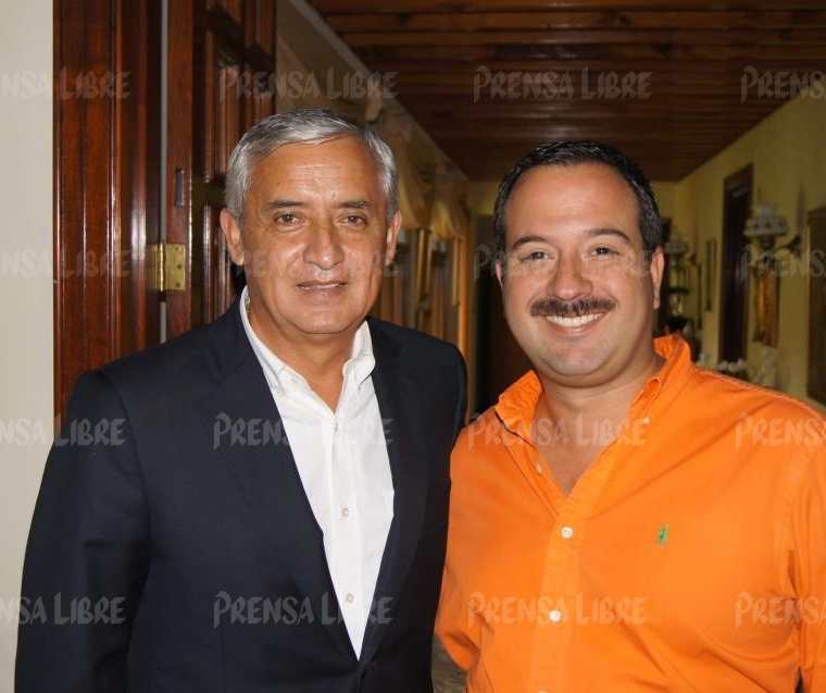 Mario Leal Castillo y Otto Pérez Molina cuando era miembro del Partido Patriota. (Foto Prensa Libre: Hemeroteca PL).
