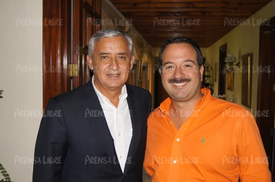 Mario Leal Castillo y Otto Pérez Molina cuando era miembro del Partido Patriota. (Foto Prensa Libre: Hemeroteca PL).