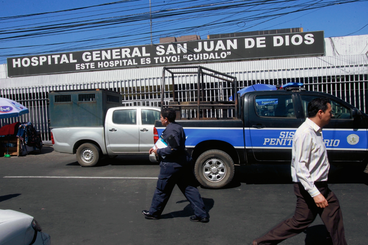Consulta externa del Hospital San Juan de Dios, donde ocurrió el atentado la semana pasada. (Foto Prensa Libre: Archivo)