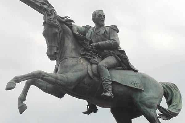 Barrios tiene distintos  lugares con su nombre y monumentos en su honor (Foto Prensa Libre: Archivo).