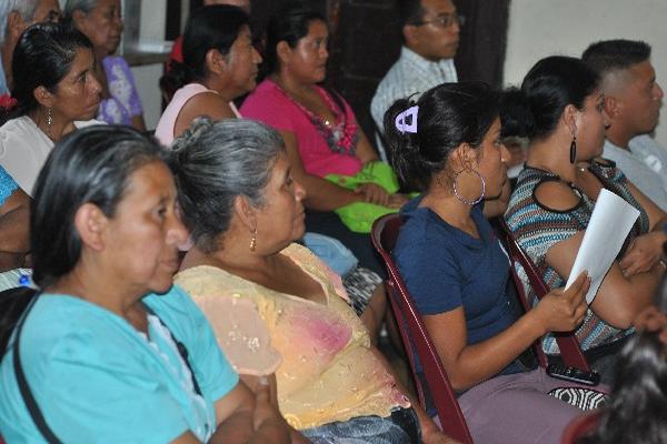 vendedores, durante  capacitación.