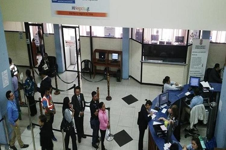 Las reformas al Código de Comercio permitirán modernizar los sistemas y procesos que se realizan para abrir una empresa en el Registro Mercantil. (Foto Prensa Libre: Hemeroteca PL)