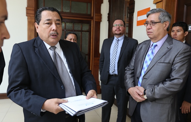 Alfonso Cabrera junto al vicepresidente Jafeth Cabrera. (Foto Prensa Libre: Hemeroteca PL)
