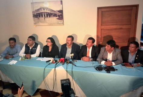 La Junta Directiva de la Anam durante la conferencia de prensa expresan su beneplácito por el Presupuesto aprobado (foto Prensa Libre: Esbin García)