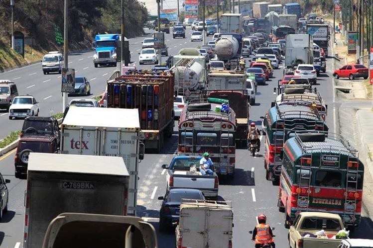 Iniciativa pretende que se suspenda el pago del Impuesto sobre Circulación de Vehículos hasta 2020. (Foto Prensa Libre: Hemeroteca PL)