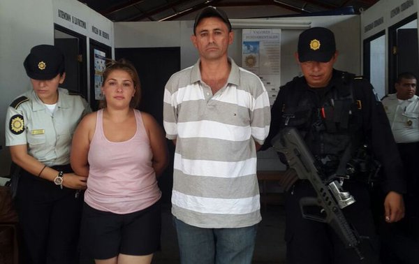 Aury Cerón, concejal segundo de San Jacinto, junto a su esposo Manuel Sagastume, son sindicados de al menos dos delitos. (Foto Prensa Libre: PNC).