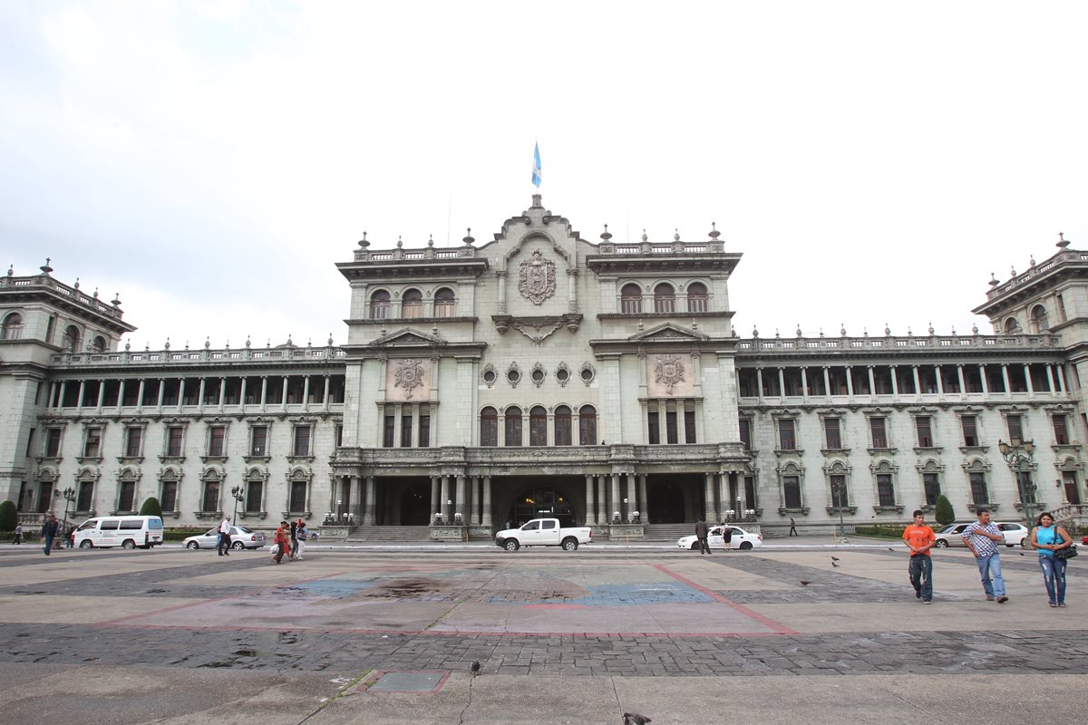 El Ejecutivo, con sede en el Palacio Nacional de la Cultura, ordena que no se realicen celebraciones de fin de año en las instituciones públicas. (Foto Prensa Libre: Erick Ávila)