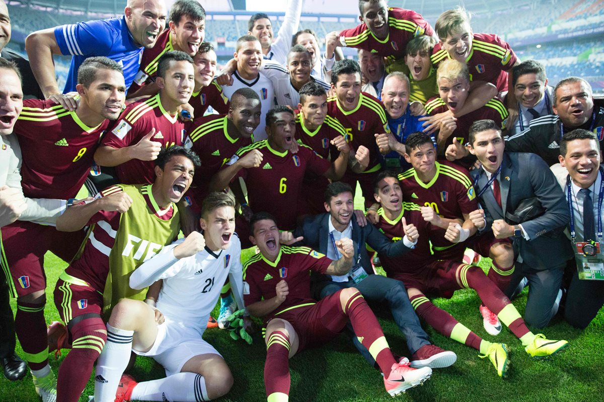La selección Sub 20 de Venezuela celebra su pase a la final del Mundial de su categoría. (Foto Prensa Libre: AFP)