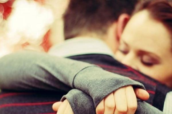 Los abrazos son beneficiosos para combatir las infecciones