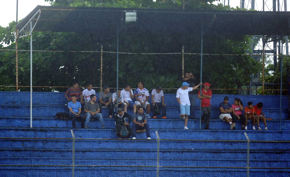 Algunos aficionados de Suchitepéquez ya se encuentran en el estadio para apoyar a los venados.