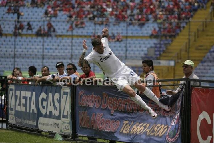 Esta fue la polémica celebración del Colo López. (Foto Prensa Libre: cortesía Comunicaciones FC)