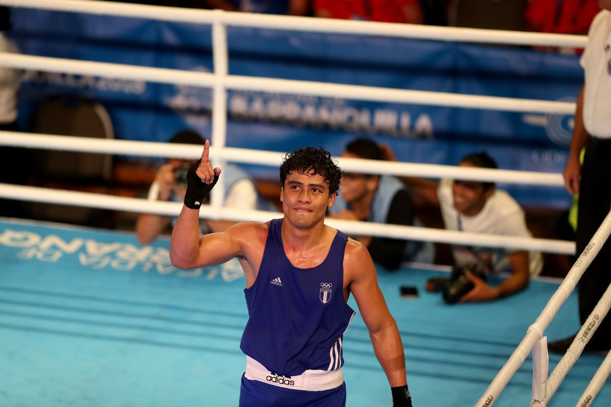 Lester Martínez logró un emotivo triunfo en la semifinal de boxeo. (Foto Prensa Libre: Carlos Vicente)