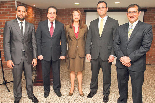 Edson López, Óscar Rivas, María Isabel Salazar, Humberto Sáenz Marinero y Javier Antonio Sandoval Ruiz, presidente de CEA Guatemala.