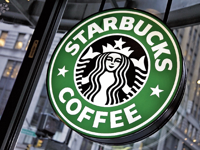 Una de las cadenas más impactadas ha sido Starbucks, la cual fue boicoteada por cliente quienes pedían no comprar productos de la marca. (Foto Prensa Libre: AP)