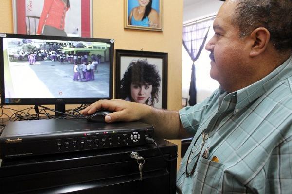 El centro de monitoreo de las   cámaras de vigilancia funciona en la dirección del Instituto Normal Mixto Juan de León, de Santa Cruz del Quiché.