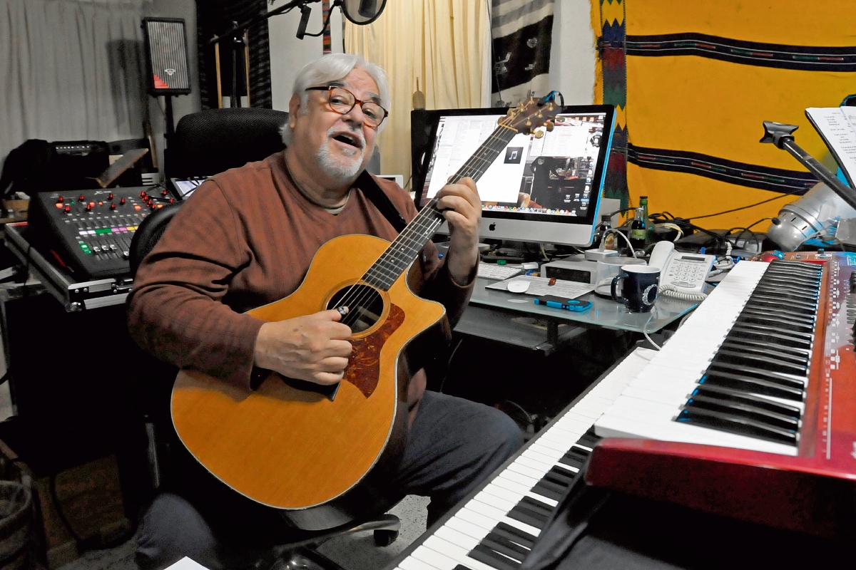 Luis Galich festeja 40 años de vivir la música