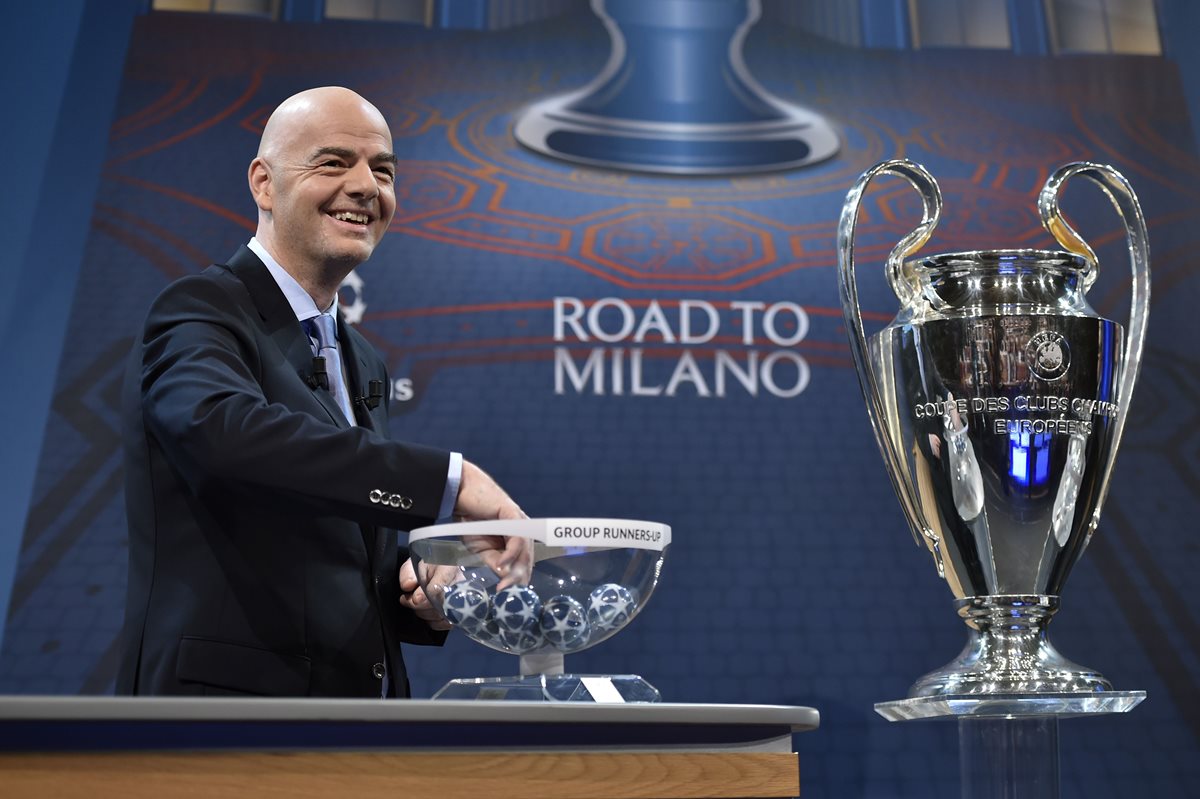 El italiano Gianni Infantino, secretario de la UEFA, durante el sorteo de los octavos de final de la Liga de Campeones de Europa celebrado en Nyon, Suiza. (Foto Prensa Libre: AFP)