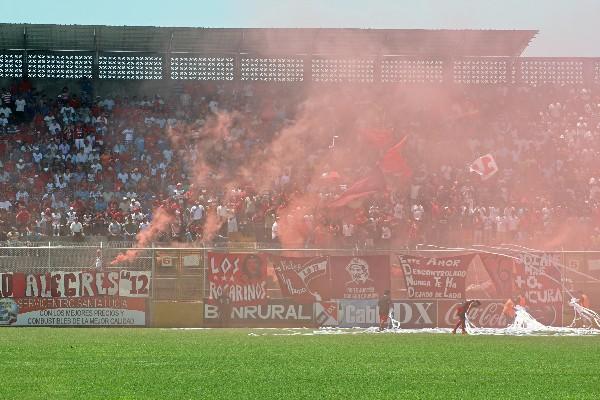 Los graderíos del estadio Israel Barrios lucieron llenos para observar el triunfo de Coatepeque. (Foto Prensa Libre: Alexander Coyoy)