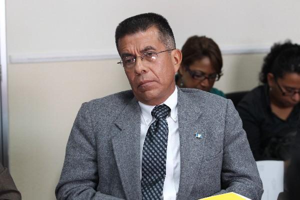 El jefe de la SAAS, Wálter Zepeda, defiende gasto.