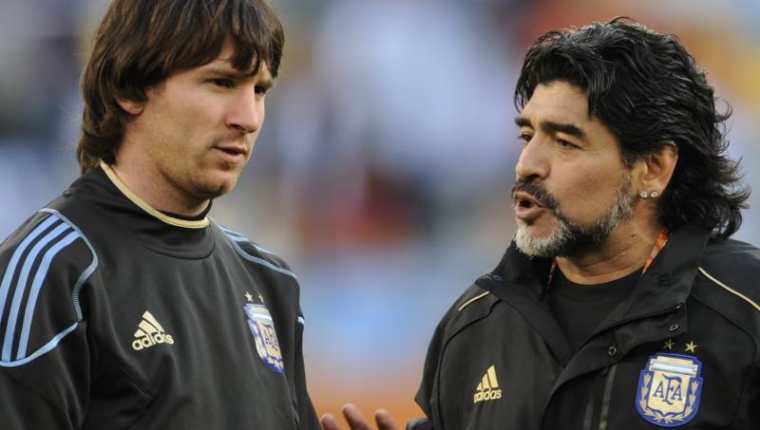 Diego Maradona dirigió a la albiceleste y a Lionel Messi en 2010. (Foto Prensa Libre: Hemeroteca PL)