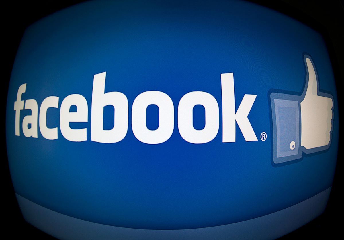 Hasta hace poco, "Me gusta" era el único botón disponible para reaccionar a los posts en Facebook (Foto Prensa Libre: AFP).