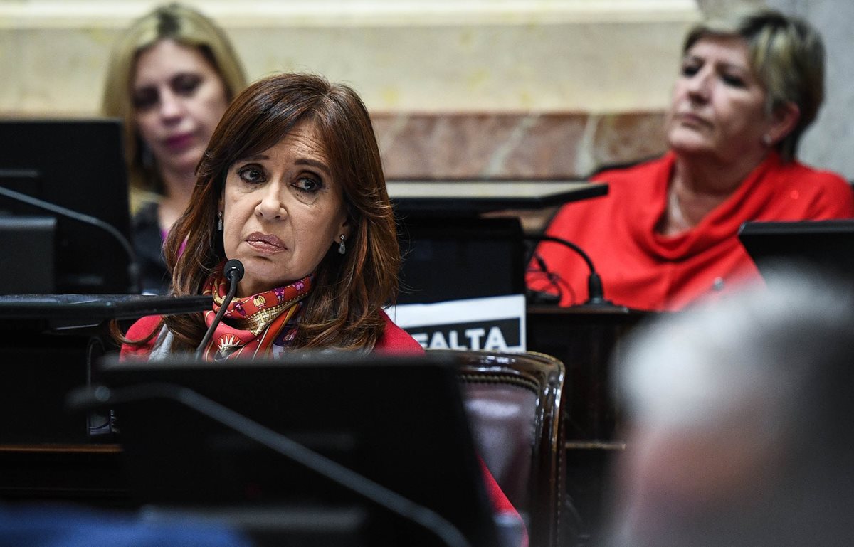 La expresidenta argentina Cristina Fernández negó ante la Justicia haber recibido sobornos de empresarios durante su etapa como gobernante por el caso "cuadernos de la corrupción". (AFP)
