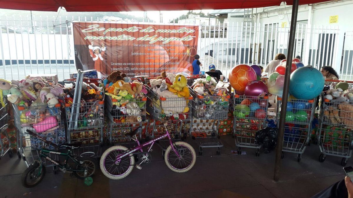 En 2017 se recolectaron ocho carretas de juguetes que fueron repartidas a las entidades benéficas. (Foto Prensa Libre: Cortesía)