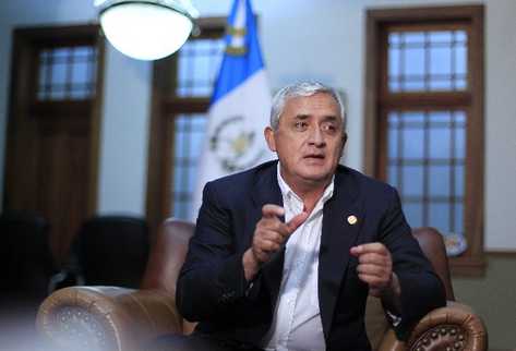 El mandatario guatemalteco Otto Pérez Molina es entrevistado por Prensa Libre, en una de las salas ubicadas afuera de su despacho, en   la Casa Presidencial.