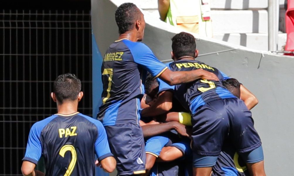 Honduras se clasificó a la siguiente ronda del futbol de los Juegos Olímpicos después de empatar 1-1 contra Honduras. (Foto Prensa Libre: AP)