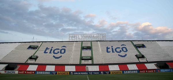 El estadio Defensores del Chaco, es la catedral del futbol paraguayo. (Foto Prensa Libre: EFE)