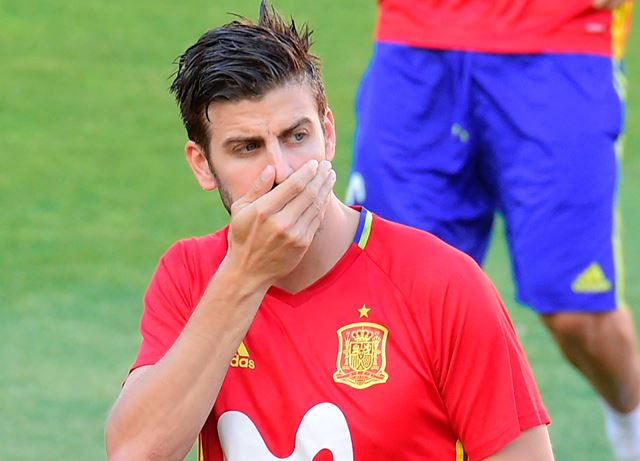Gerard Pique no pasa desapercibido en ningún escenario. (Foto Prensa Libre: AFP)