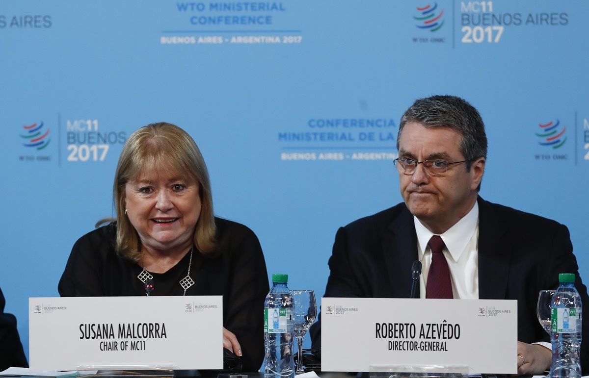 La presidenta de la Conferencia Ministerial de la OMC Susana Malcorra (i) y el director general de la OMC Roberto Azevedo (d) participan en Buenos Aires.(Foto Prensa Libre: EFE),