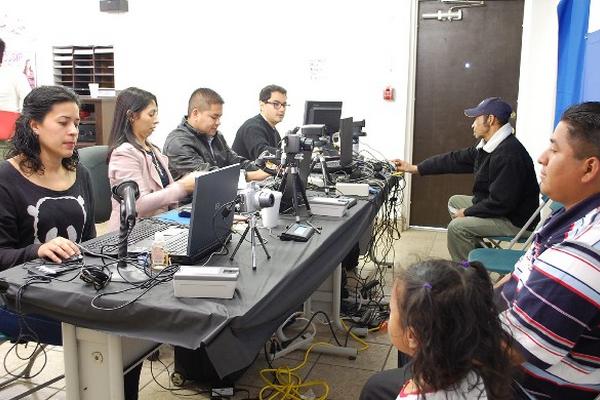 El proyecto busca  enrolar a unos 600 mil  guatemaltecos en Estados Unidos y se espera que se haga oficial la rebaja por el documento.
