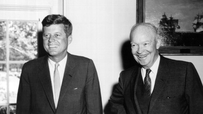 Dwight Eisenhower y su sucesor John F. Kennedy dieron dos de los discursos más famosos de la historia en enero de 1961. GETTY IMAGES