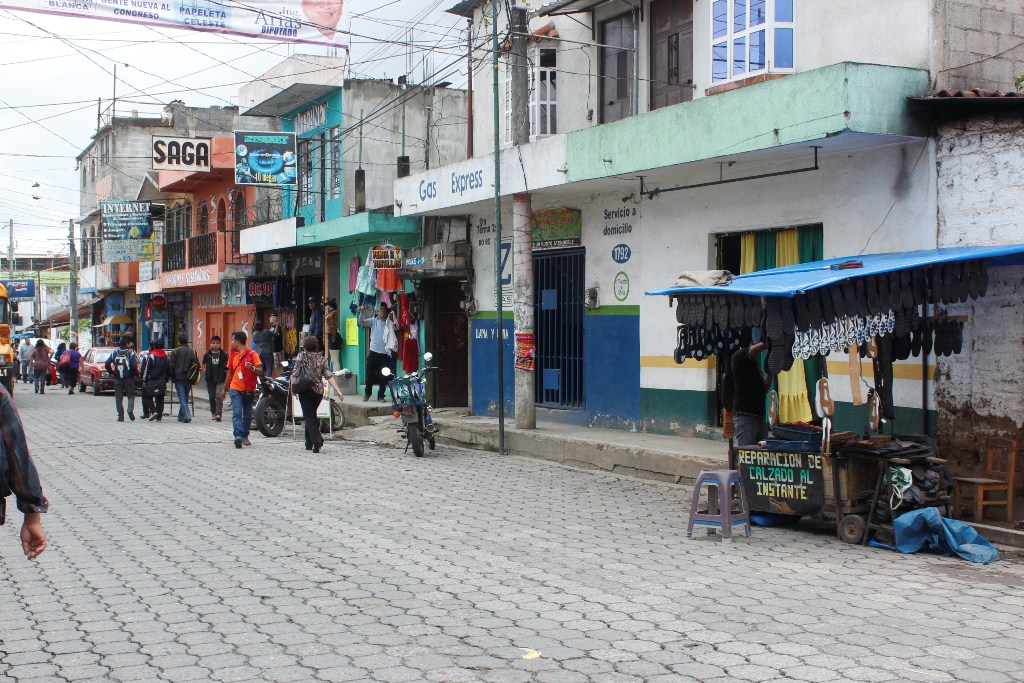 La actividad comercial disminuyó en la ciudad de Chimaltenango a causa del posible enfrentamiento entre pandilleros. (Foto Prensa Libre)