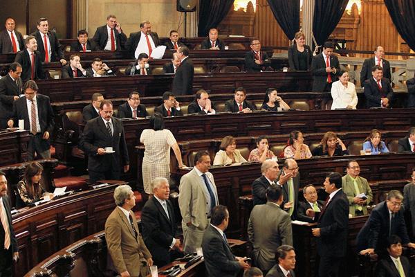 Legisladores llevan aprobados solo tres decretos este año pero rubro de personal ha crecido 19 por ciento. (Foto Prensa Libre: Hemeroteca PL)