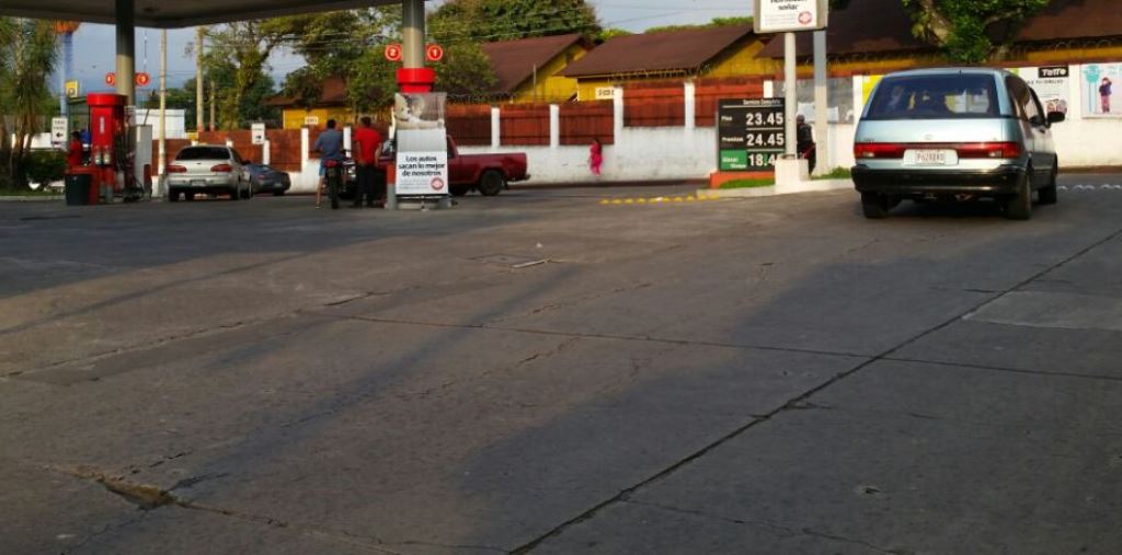 Debido a protesta de transportistas se registra escasez de combustible en algunos expendios de Coatepeque. (Foto Prensa Libre: Alexánder Coyoy).